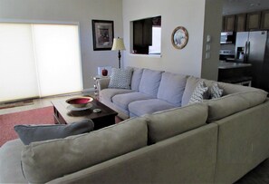 Smart TV, fireplace, books, music library - Plumas Pines Golf Resort. Updated Condo on the 4th Fairway. EV charger on site. (Plumas Eureka)
