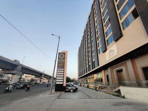 Exterior - Luxury Studio Apartment with rooftop infinity pool (Jaipur)