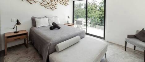 6 bedrooms, WiFi, bed sheets