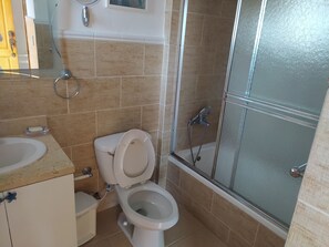 Standard Studio | Bathroom