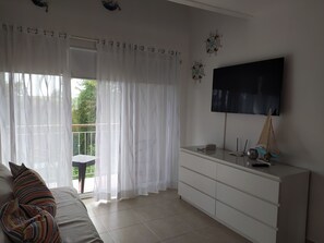 标准开间 | 熨斗/熨衣板、免费 WiFi、床单