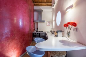 Refrigerador, horno, placa de cocina, lavavajillas
