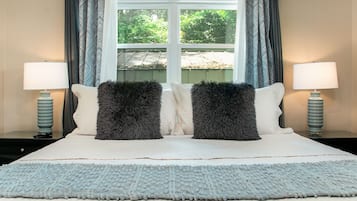 3 bedrooms, desk, iron/ironing board, free WiFi