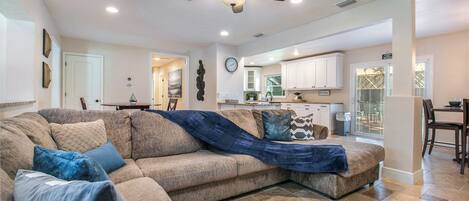 Smart TV, Netflix, Hulu, tavolo da calcetto