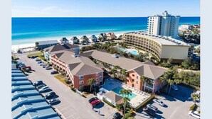 A hotel with a pool, parking lot, and ocean view. - FREE DAILY BEACH SERVICE!!!, GULFVIEW,GROUND FLOOR (Miramar Beach)