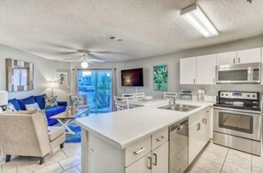 冰箱、微波炉、烤箱、炉灶