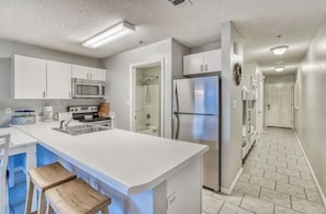 冰箱、微波炉、烤箱、炉灶