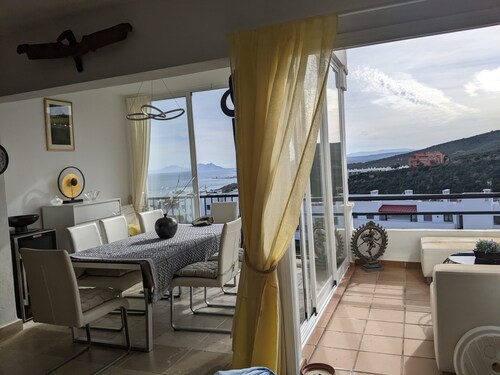 Full eyes sea view villa w. swimming pool, close to beach & golfs