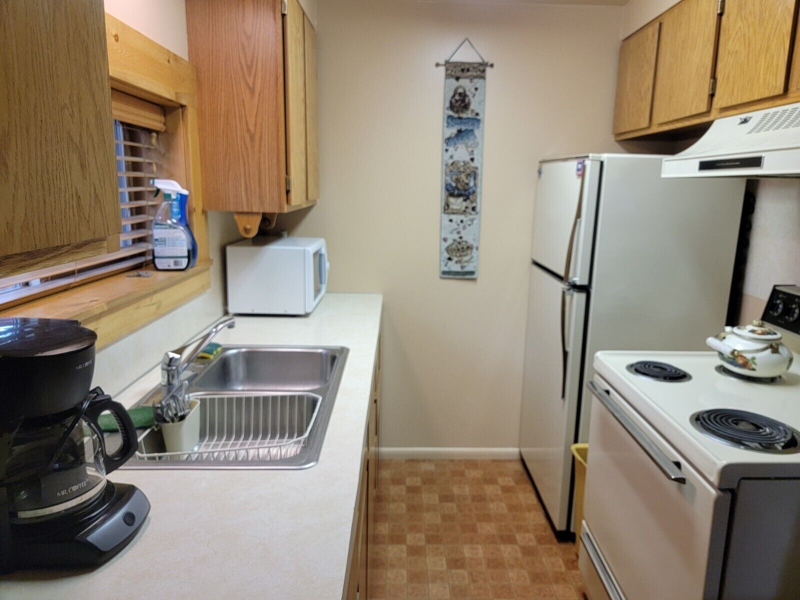 cozy rustic cabin 8 | private kitchen | coffee/tea maker