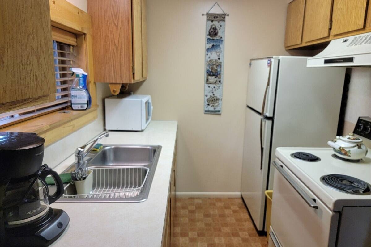 cozy rustic cabin 8 | private kitchen | coffee/tea maker