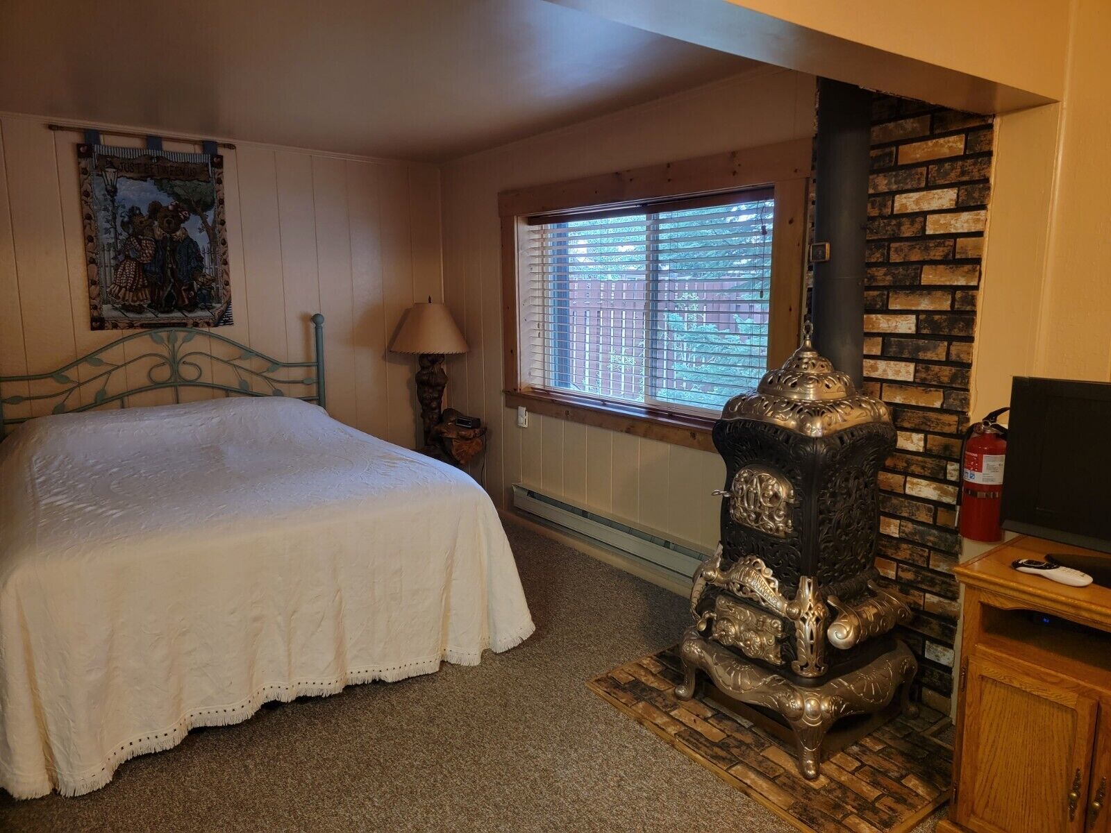 Cozy Rustic Cabin 8