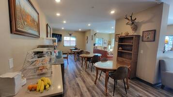 Tägliches inbegriffenes kontinentales Frühstück