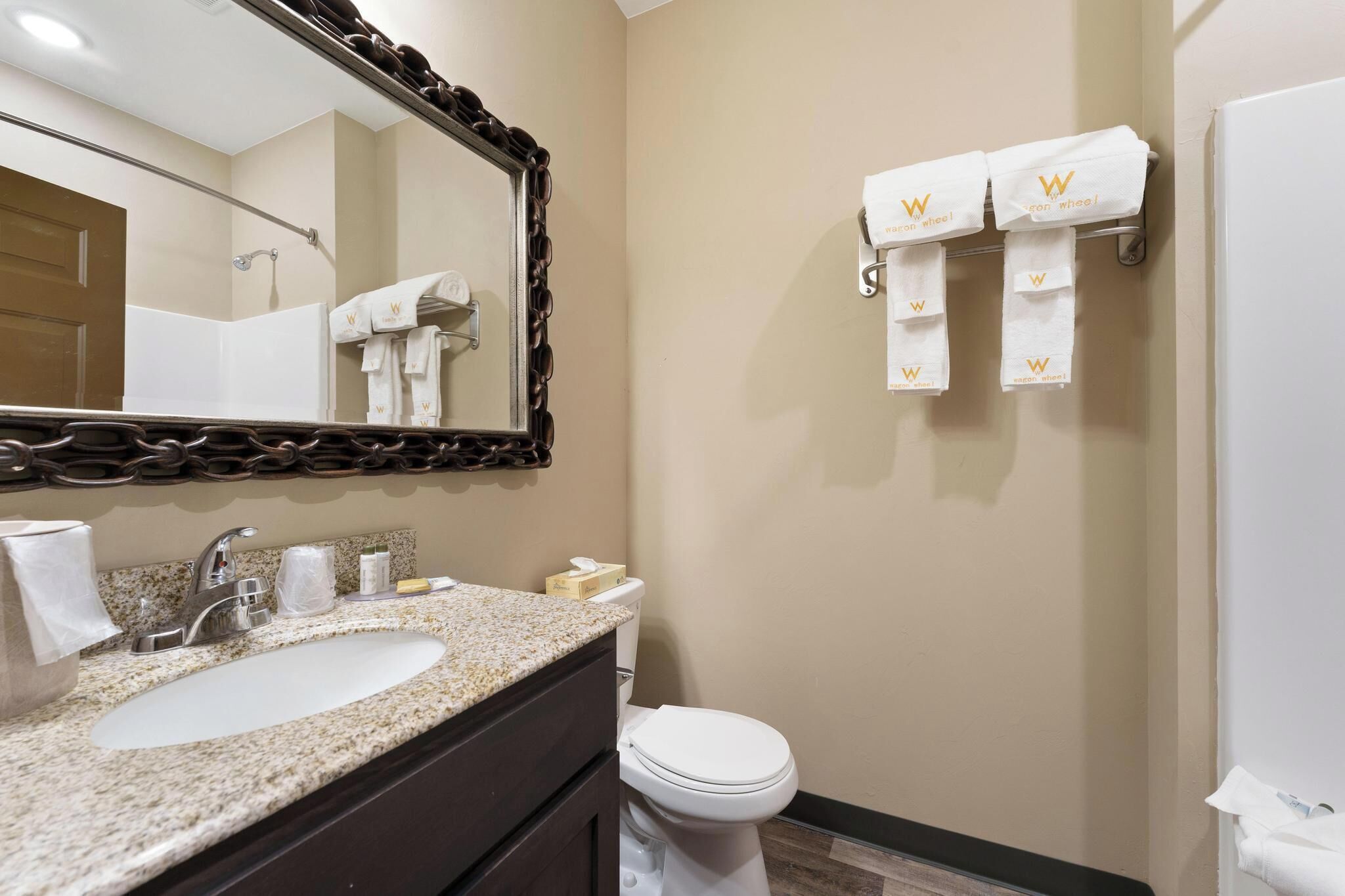 basic double room | bathroom | free toiletries, hair dryer, towels, soap