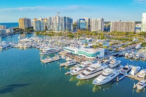 Marina - Historic Stylish Gem. Walk to Water & Downtown! 7 mins to Beach. (Sarasota)