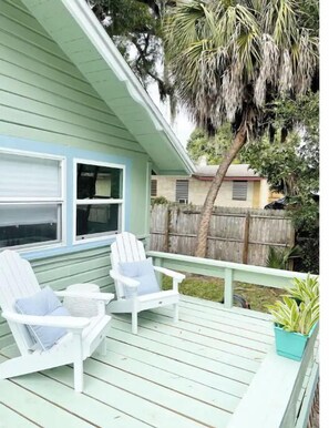 Terrace/patio - Historic Stylish Gem. Walk to Water & Downtown! 7 mins to Beach. (Sarasota)