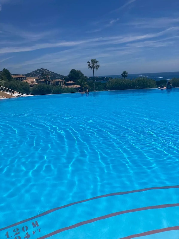 Piscine extérieure, piscine chauffée