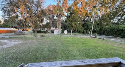Pet friendly 2-bdrm home minutes from the square