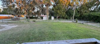 Pet friendly 2-bdrm home minutes from the square