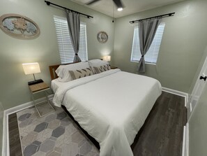 2 bedrooms, in-room safe, desk, iron/ironing board