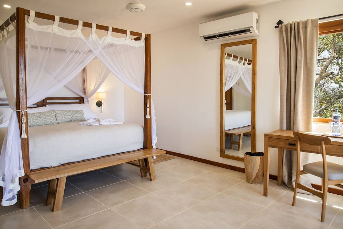 Premium bedding, in-room safe, individually decorated