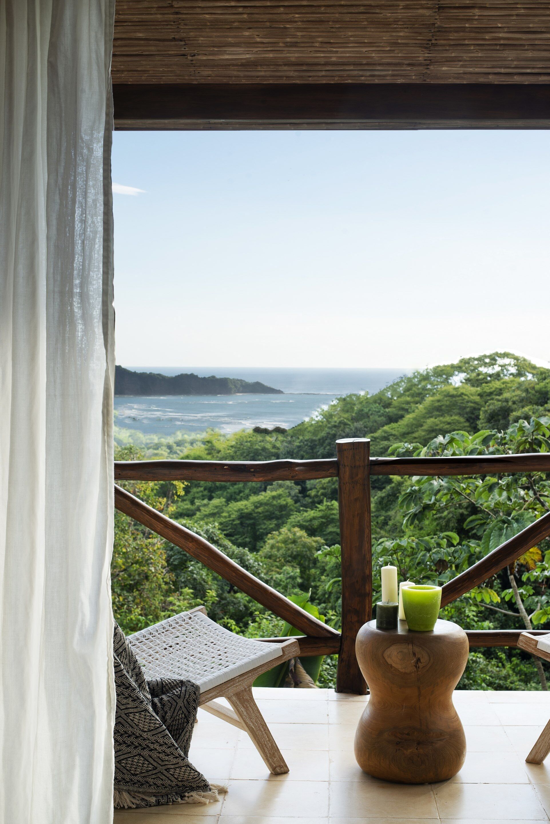 Vista Room with 1 king bed | Balcony view