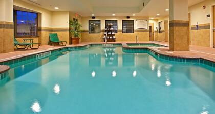 Near the Airport! Free Breakfast + Pool + Gym