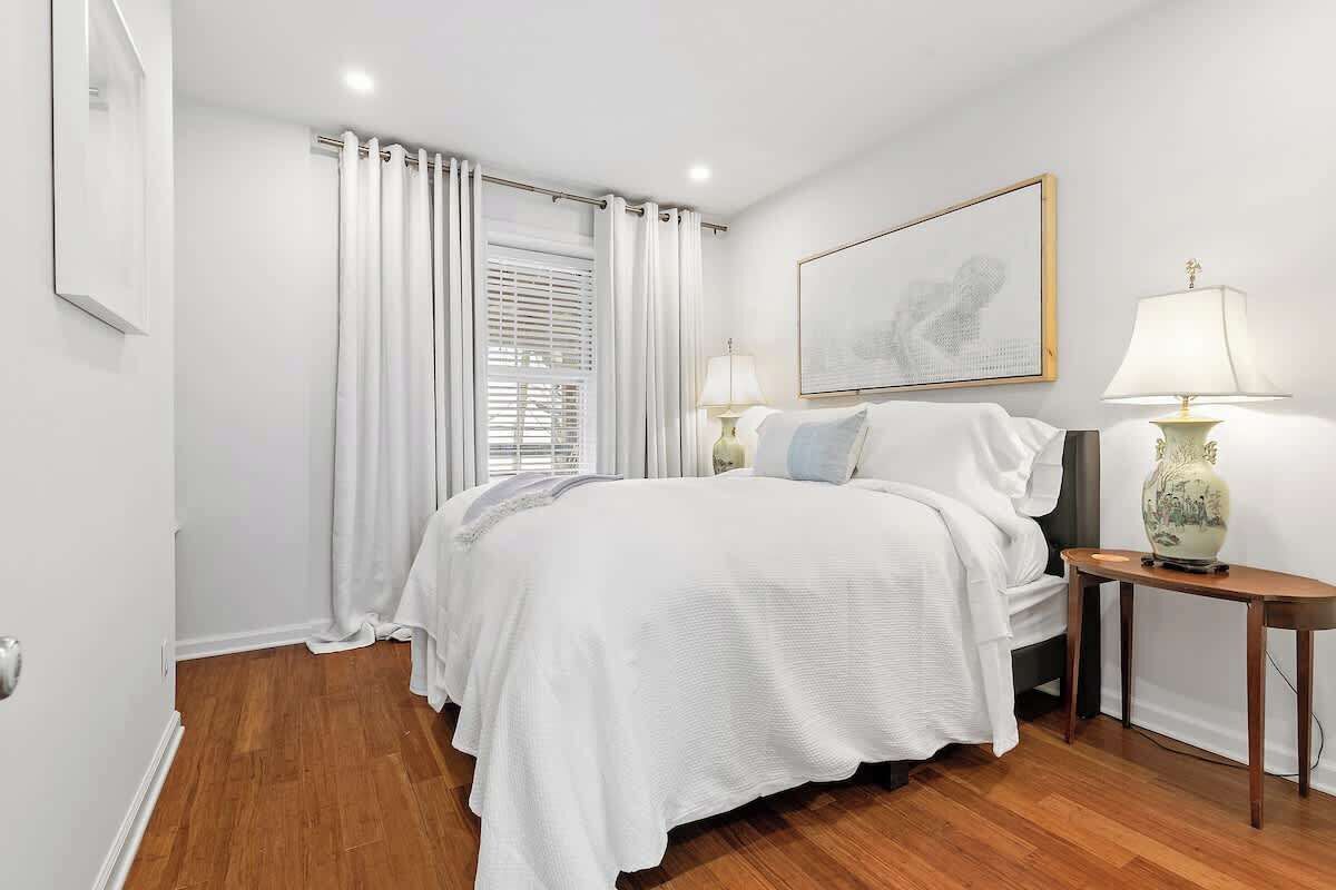 2 bedrooms, iron/ironing board, WiFi, bed sheets