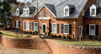 Hoos` Homestead | 5 Bed, 4.5 Bath