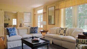 Smart TV, DVD player, stereo