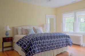 5 bedrooms, iron/ironing board, WiFi, bed sheets