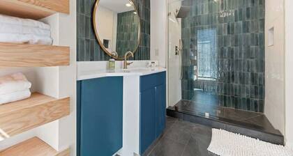 Bright Downtown Studio w/Full Kitchen+King Bed