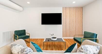 The Poseidon - Studio apartment attached to Downtown Mall