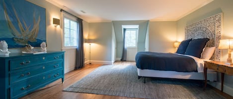 5 bedrooms, iron/ironing board, WiFi, bed sheets