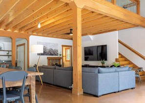 Dining - RockFish Estate | The 100 Collection | HotTub (Shipman)