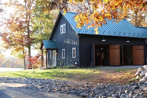 Exterior - River Estate 2 homes + Lodge, 120 acres, Hot tub, Sauna, minutes from wineries (Shipman)