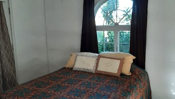 1 bedroom, bed sheets