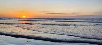 .08 mi walk to the beach, fully equipt home, wifi, quiet neighborhood.  