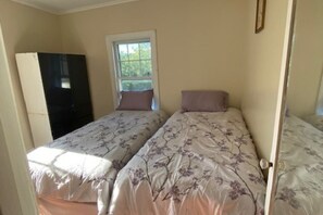 2 bedrooms, iron/ironing board, free WiFi, bed sheets
