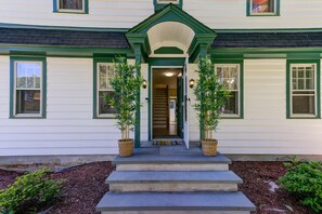 تفاصيل الفندق من الخارج