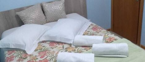 2 chambres, fer et planche à repasser, Wi-Fi, draps fournis