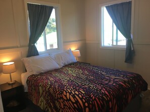 3 bedrooms, free WiFi, bed sheets - Kekoa Camp Home (Papaaloa)