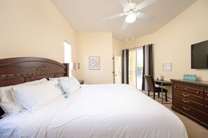 4 soverom, safe på rommet, skrivebord og strykejern/-brett