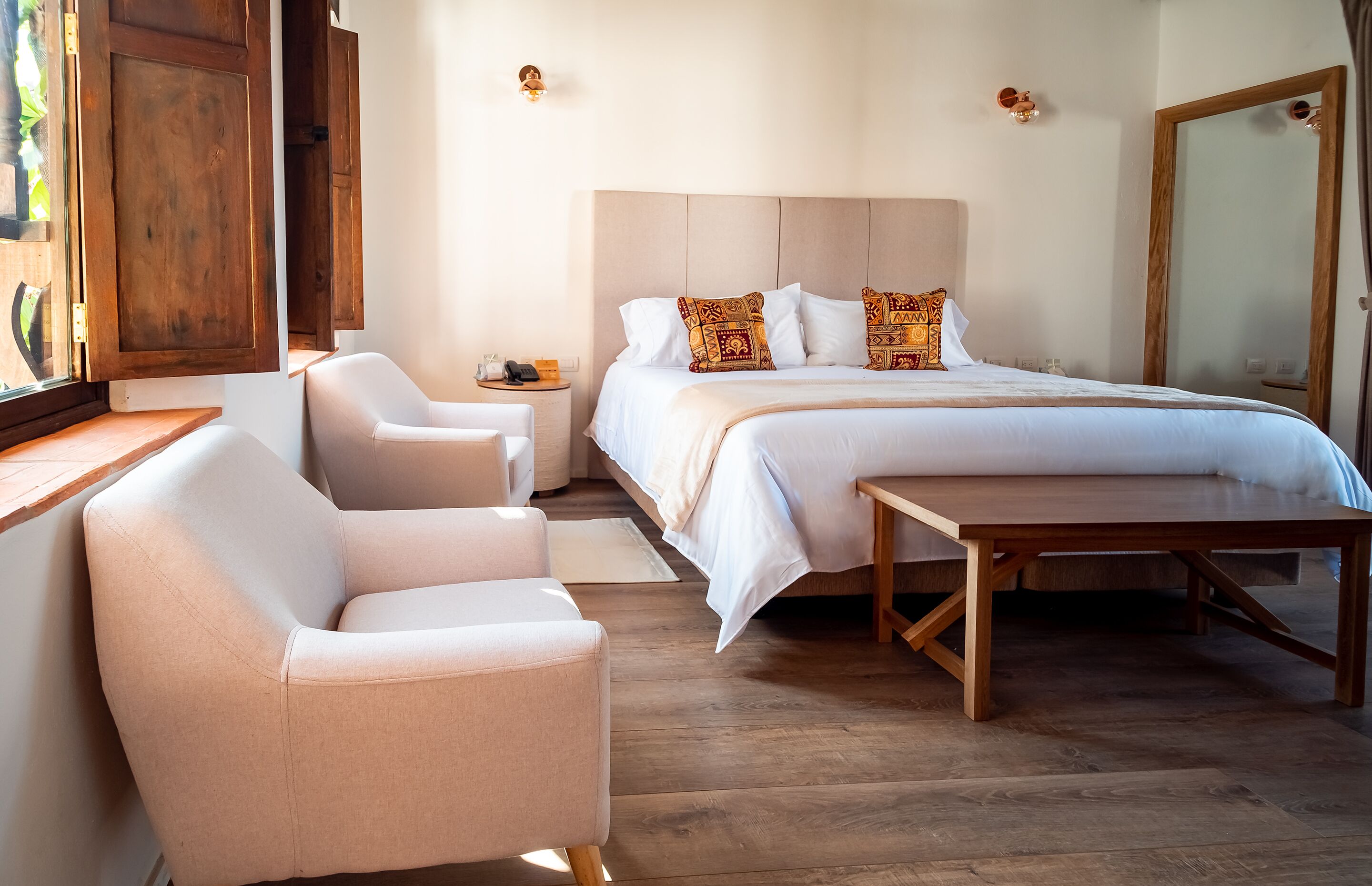 Premium bedding, in-room safe, desk, laptop workspace