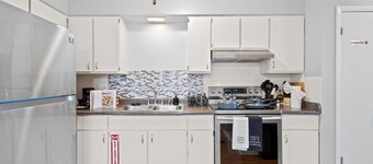 Chic Suite/Mins to L Train /Laundry/Free Parking