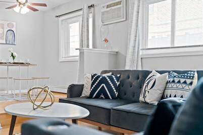 Chic Suite/Mins to L Train /Laundry/Free Parking