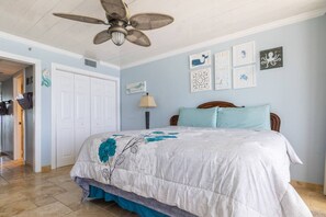 Desk, iron/ironing board, WiFi, bed sheets