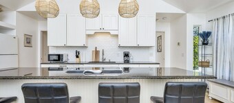 Modern Home in downtown Middletown! Walk to shops & restaurants!