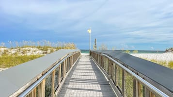 Beach nearby, sun loungers, beach towels