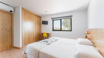 1 bedroom, internet, bed sheets