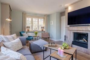 Télévision, cheminée